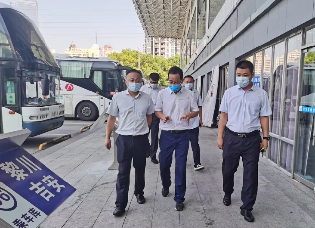 穆孫祥一行督導(dǎo)檢查徐坊客運站、長途汽車站 疫情防控、文明創(chuàng)建等工作
