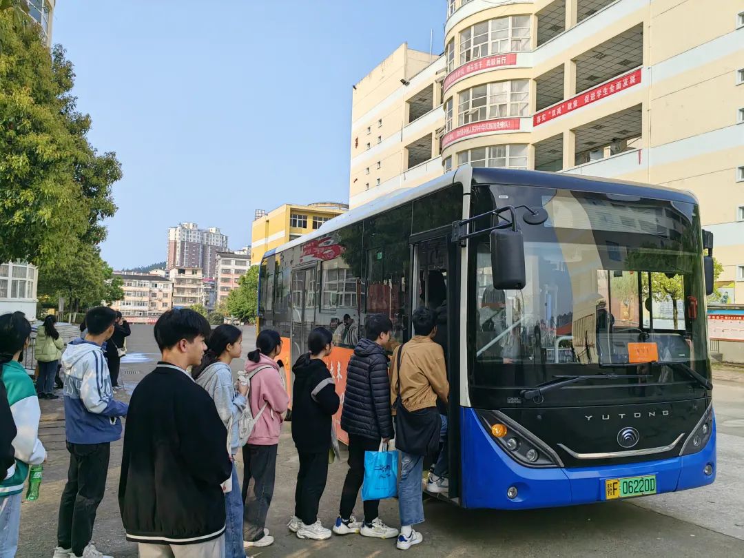 撫州長(zhǎng)運(yùn)：樂(lè)安分公司圓滿完成高三模擬考試包車業(yè)務(wù)