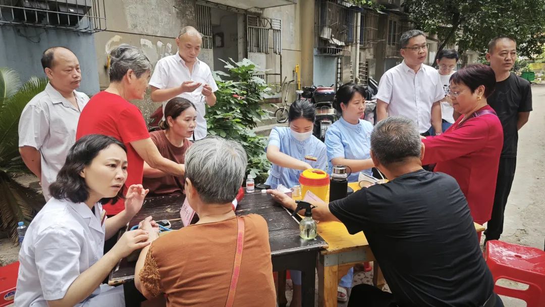 總部 江西長(zhǎng)運(yùn)工會(huì)聯(lián)合南昌市洪都中醫(yī)院開展科普義診活動(dòng)