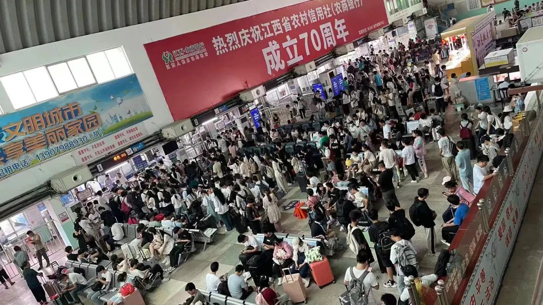 江西長運積極應對中秋、國慶客流高峰