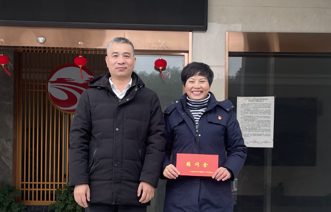 新余公司:新余市直機關(guān)工委領(lǐng)導看望慰問黨的二十大代表李小英