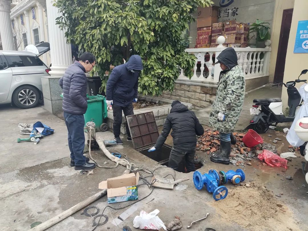 長運(yùn)物業(yè)：及時更換老舊閘閥 保證商戶正常用水