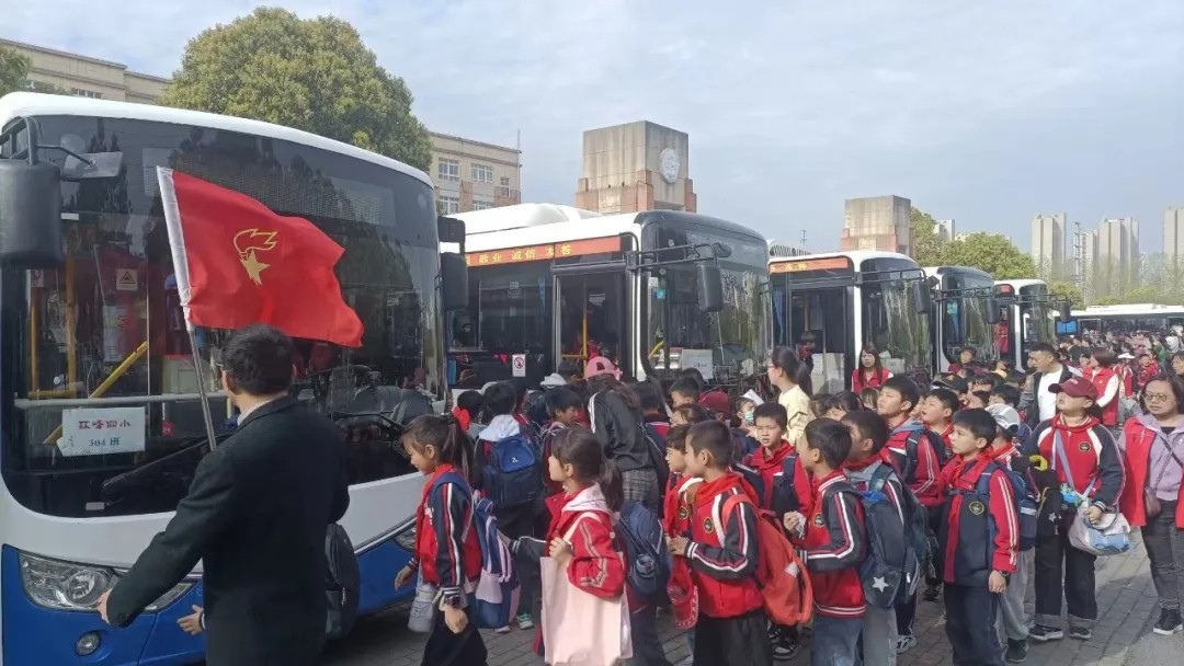 馬鞍山長客：含山長運助力環(huán)峰第四小學(xué)春游活動圓滿成功