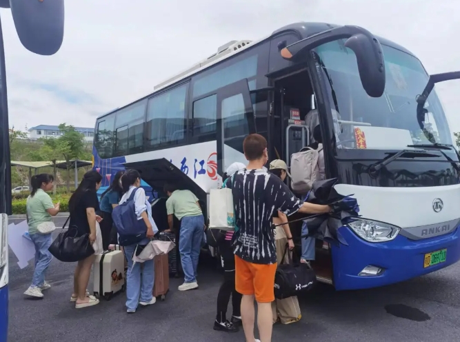 吉安公司：新干長運圓滿完成大學生排舞大賽運輸任務(wù)